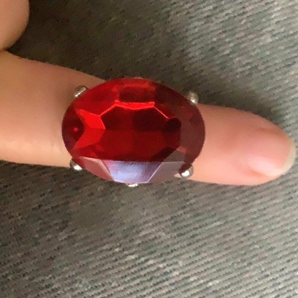 Brilliant red stone signature ring - Picture 1 of 5